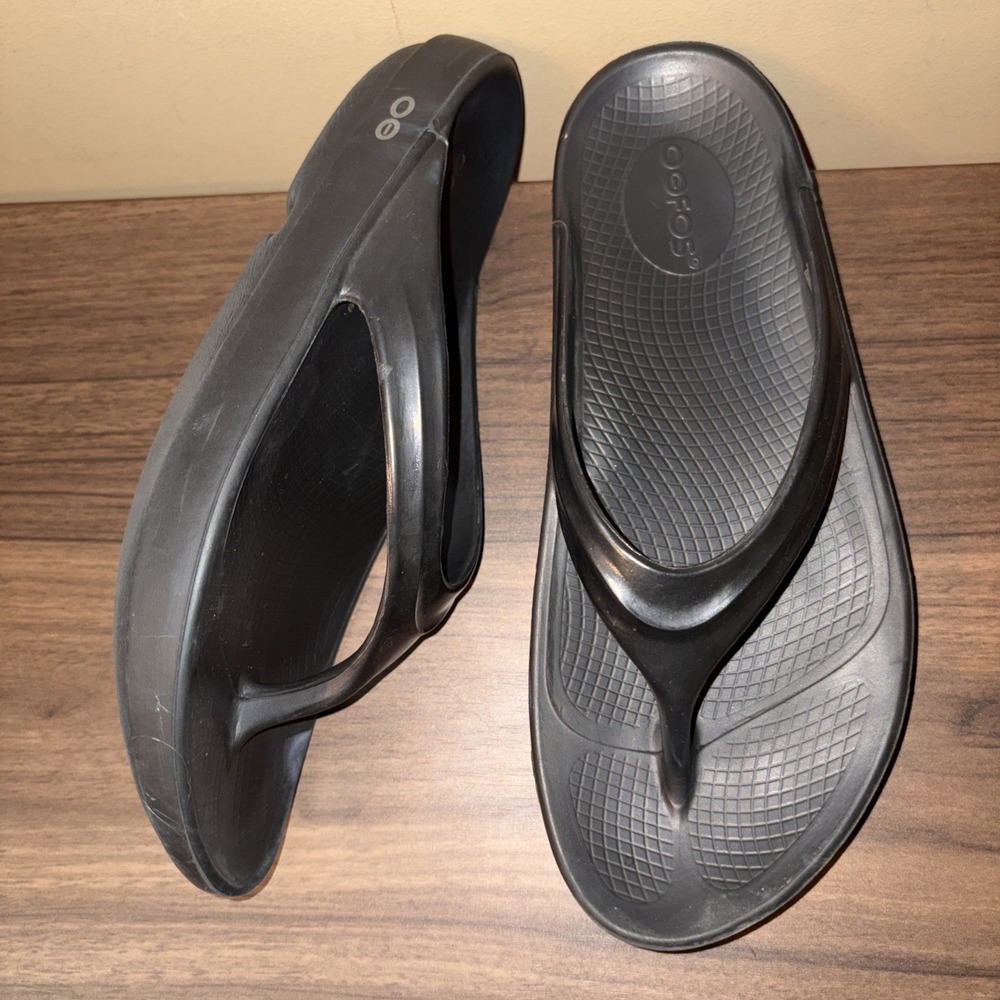 OOFOS OOmega OOLala Women 10 Sandals Thong Lightweight Recovery Black Flip Flop